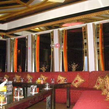 Titan King Casino Hotel Bavet Екстериор снимка