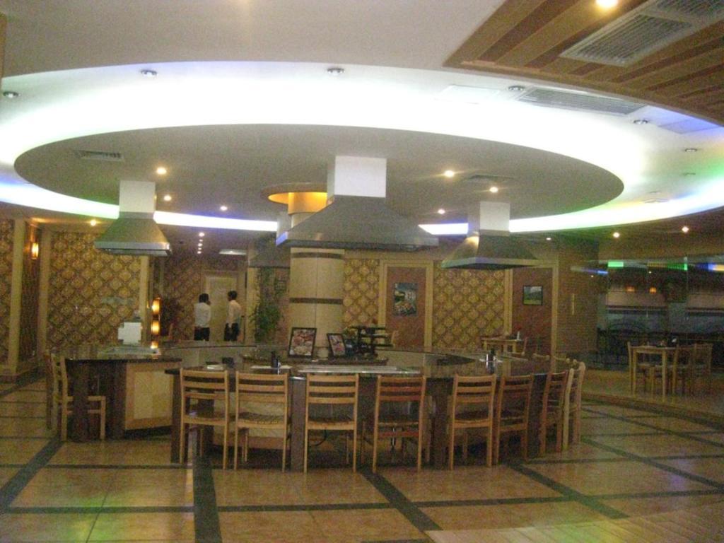 Titan King Casino Hotel Bavet Екстериор снимка