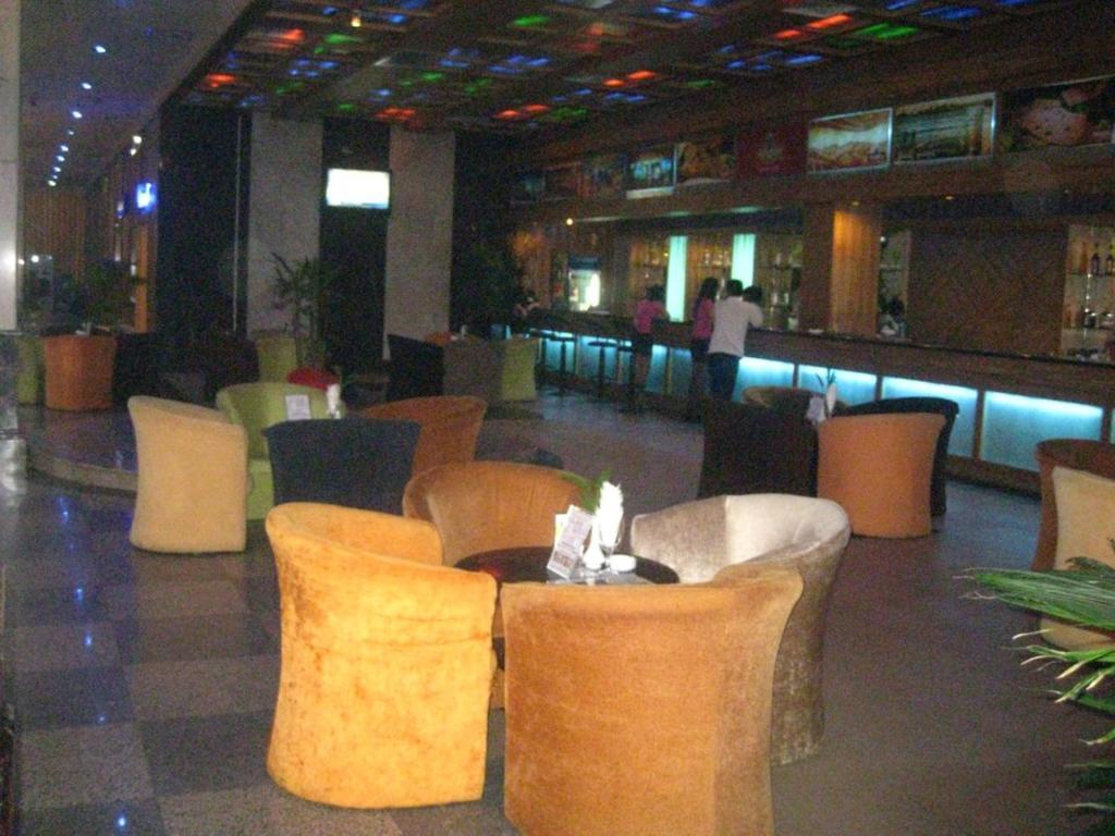 Titan King Casino Hotel Bavet Екстериор снимка