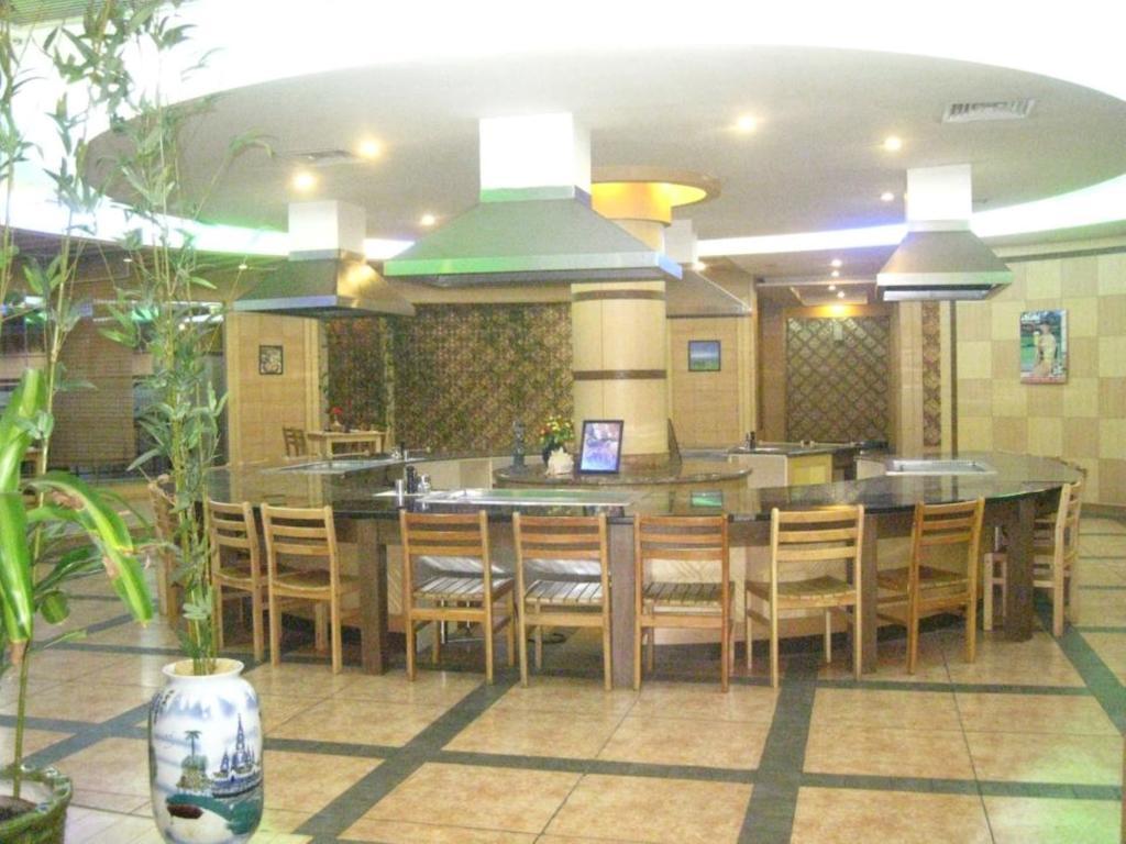 Titan King Casino Hotel Bavet Екстериор снимка